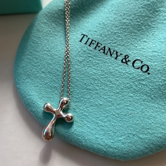 Sold💓TIFFANY & CO.
Cross Pendant Necklace💓 - Picture 4 of 11